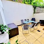 Spacious & Cosy 2 Bedroom Home Plus 2 Sofa-Beds With Private Entrance And Back Patio, 3 Min Walk To Earl\'S Court Station