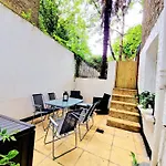 Spacious & Cosy 2 Bedroom Home Plus 2 Sofa-Beds With Private Entrance And Back Patio, 3 Min Walk To Earl\'S Court Station