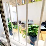 Spacious & Cosy 2 Bedroom Home Plus 2 Sofa-Beds With Private Entrance And Back Patio, 3 Min Walk To Earl\'S Court Station