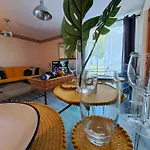 London Docklands Riverside Apartment