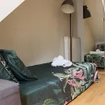 Charming 1-Bed Apartment In London
