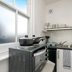 Heart Of Dalston- Trendy Compact Studio Flat
