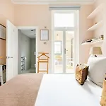 Luxury King-Bed Ensuite With Quiet Private Patio