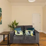 Modern 1 Bed Attic Apartment In Brixton
