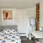 Rooms At Eej
