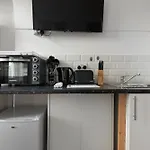Archway Station Studios - Double Bed