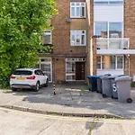 Elegant Home Next To Wembley Stadium