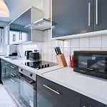 Charming & Cozy Apartment
