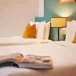Huttons Hotel, Victoria London