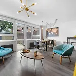 Spacious 3 Bedroom Whitechapel Apartment With Garden By Gold Stays