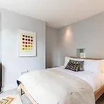 Renovated Historic Home & Garden In City Enclave