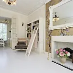 Notting Hill: Stunning, Bright Beautiful Flat. W10