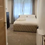 Cozy 2Br, In A Gated Building