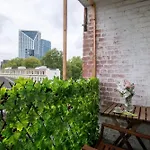 Stylish 3-Bedroom Apartment London