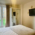 Room With Kitchen In Central London