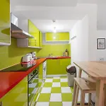 Bright And Spacious 2 Bedroom Flat With Ensuite Bathrooms In London Se5