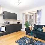 Roomy Bliss - Your Home Away