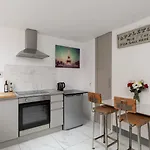 A Very Large Modern Room Which Can Take Up To 4 Guest
