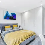 Lux St Johns Wood Apartment - Sleeps 7