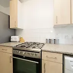 Idyllic Stylish Apartment With Fast Speed Broadband & Free Parking