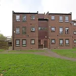 Idyllic Stylish Apartment With Fast Speed Broadband & Free Parking