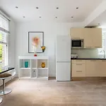 Large Boutique Flat In London\'S Primrose Hill