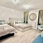 The Ivy Suite - Spacious London 3-Bed