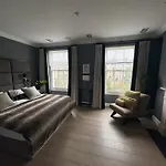 Luxury 4 Bedrooms 5 Baths 2 Receptions Family House With Garden Chelsea