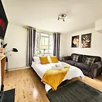 Golden Stay Maisonette Next To Camden Town With Private Parking