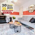 Modern 2Br Flat In Bentley House