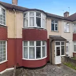 Comfortable & Convenient Spacious Private Room In Downshill Way London