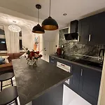 Newly Renovated Modern Studio Apartment In West Kensington