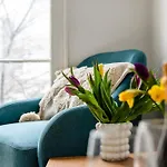 1 Bed Apartment Central London