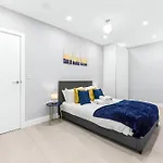 Convenient 1Br Flat With Kitchen, Perfect For Two!