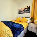 Elegant Spacious Studio Apartment In London