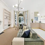 Elegant 1 Bed Kensington Flat- Sleeps 4
