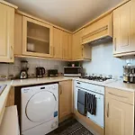 Cosy 2 Bdr Flat 5 Min To Excel Free Car Parking