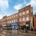 Family Friendly 2 Bed Apartment In Heart Of Stockwell, Free Wifi 12 Mins To Buckingham Palace & Kings Cross