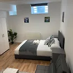 Modern Studio Apartment In Shoreditch