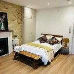 Studio Flat In Fitzrovia