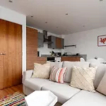 Guestready - Modern Home With Balcony No Wifi