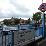 Luxury House London Near Subway Station