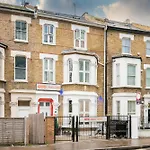 Oyo Abbey Hotel, London Shepherd\'S Bush Market