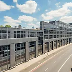 Blueground Farringdon Open Plan Opposite Train Lon-147