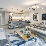 Private And Gated Family Residence - Sleeps 6