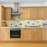 Large, Quiet Flat In Islington