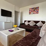 Stylish 2-Bed Retreat Steps From Emirates Stadium