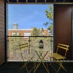 Chic Flat With Balcony Close To Stamford Bridge