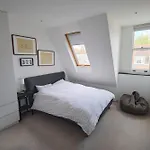 Modern Central London Penthouse With Balcony & Views