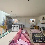 Modern Central London Penthouse With Balcony & Views